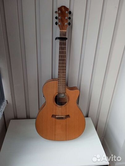 Акустическая гитара