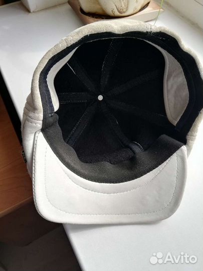 Кепка кожаная женская