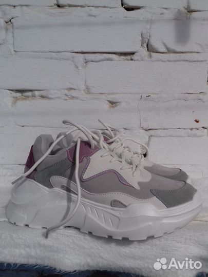 Кроссовки новые женские 38 размер Reserved