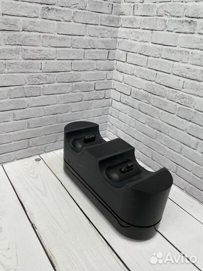 Зарядное устройство Sony PS4 для двух геймпадов