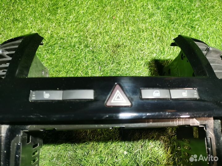 Накладка чёрная с блоком климата opel zafira B