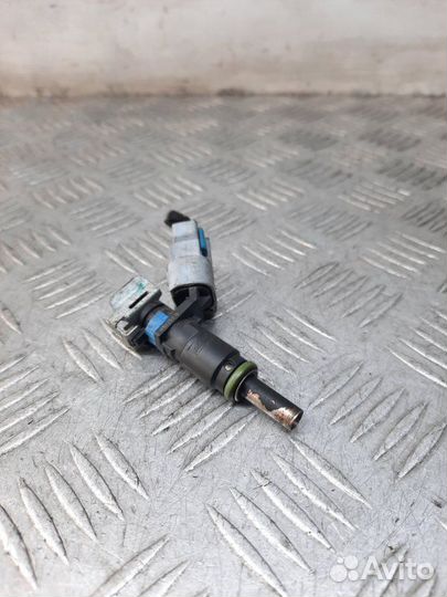 Форсунка Opel Astra 1.6 A16XER 2011