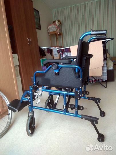 Инвалидное кресло-коляска новая