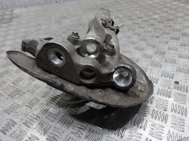 Кулак передний левый Мерседес 205 AMG