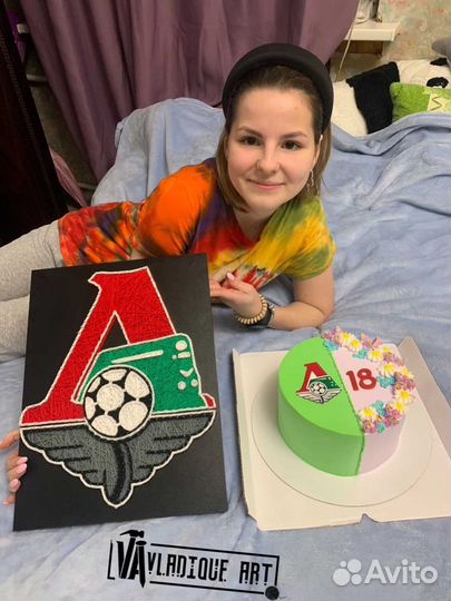 Эмблема из гвоздей и нитей фк «Локомотив»