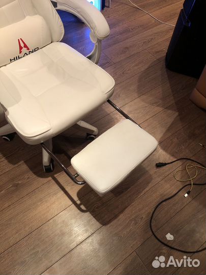 Игровое компьютерное кресло