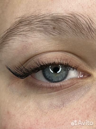 Модель на наращивание ресниц