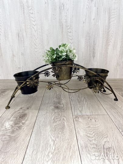 Металлическая подставка для цветов на подоконник