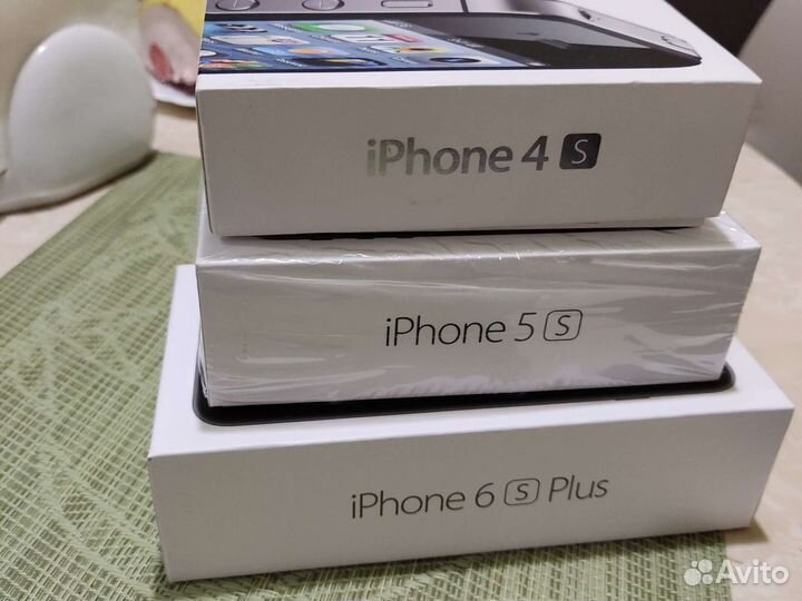 Коробки от айфонов
