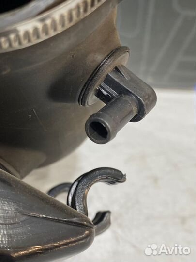 Патрубок воздушного фильтра Audi A6 C6 BDW 2005