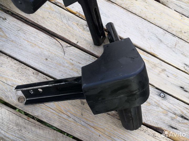 Механизм крепления спинки офисного кресла