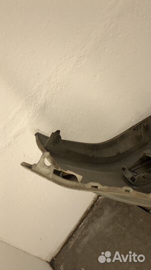 Бампер передний Toyota Avensis 2