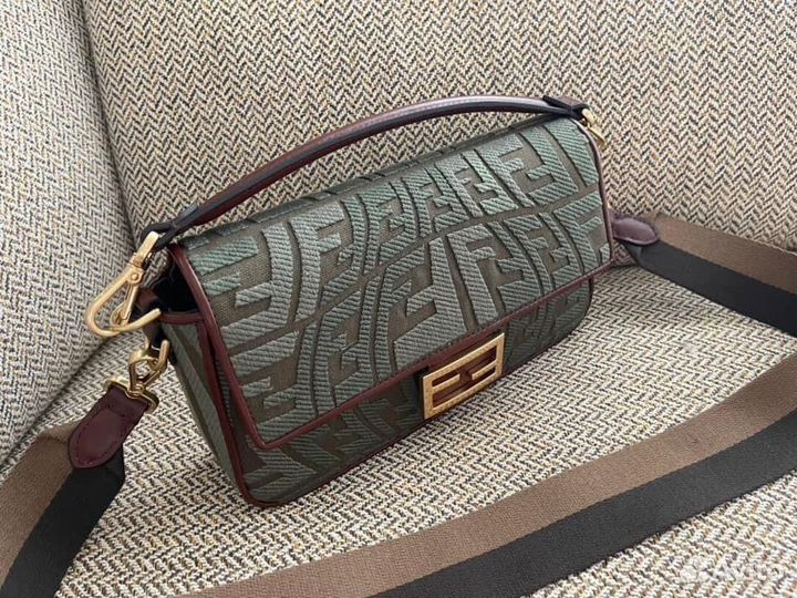 Сумка Fendi x Sara Coleman