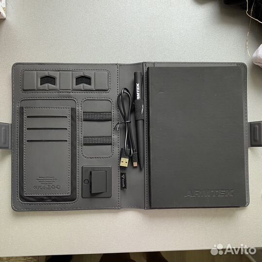 Органайзер с беспроводной зарядкой