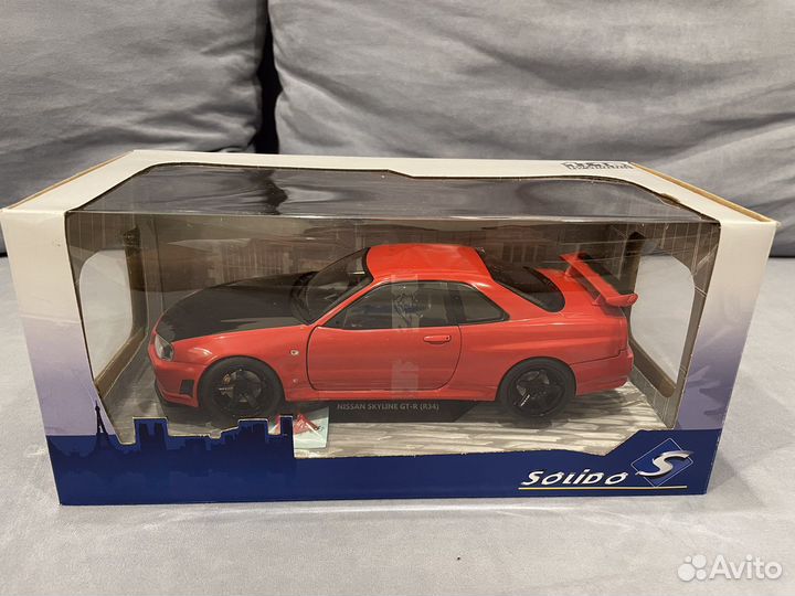 Модель 1:18 Nissan skyline gtr r34