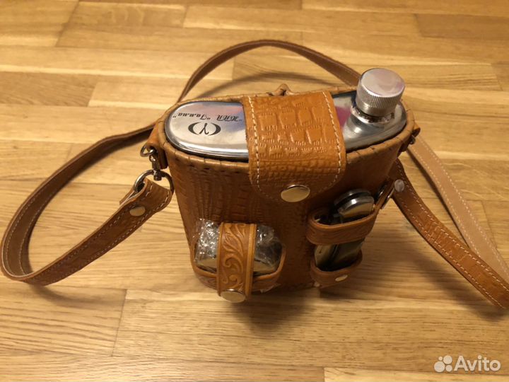 Фляга подарочная в коже