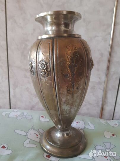Антикварная посеребрённая ваза