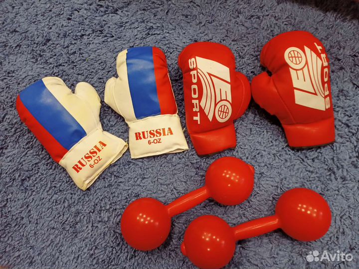 Детские боксёрские перчатки и гантели