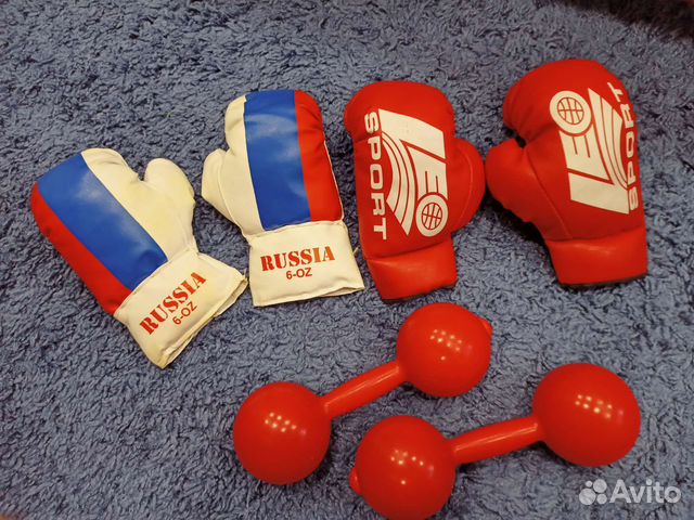 Детские боксёрские перчатки и гантели