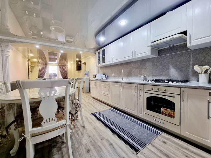 Дом 271,6 м² на участке 5,6 сот.