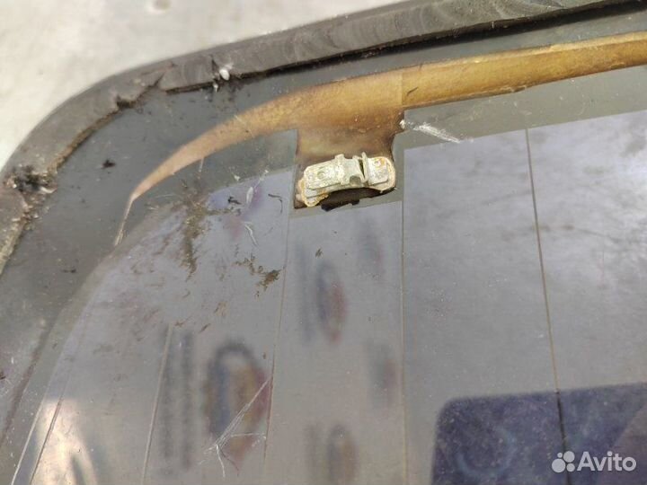 Стекло двери/крышки багажника Mazda 323