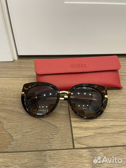 Солнцезащитные очки женские guess