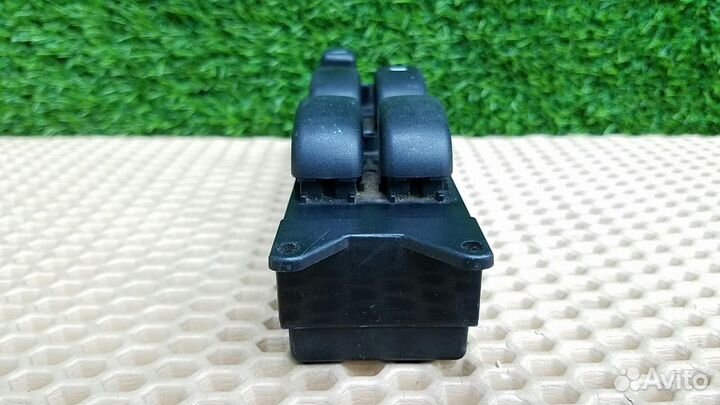 Блок управления стеклоподъемниками передний правый