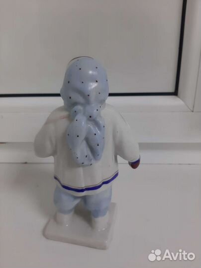 Фарфоровые статуэтки Укутыш Медведь с гармошкой