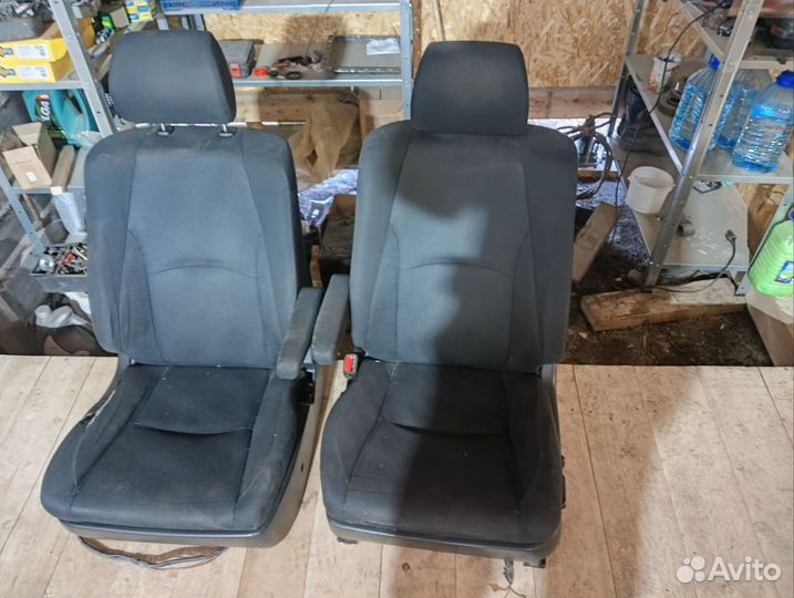 Передние сиденья на lexus