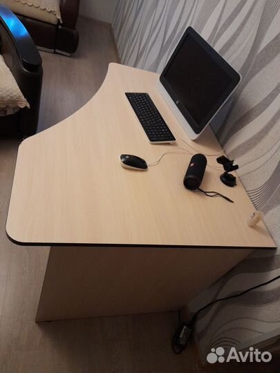 Компьютерный стол