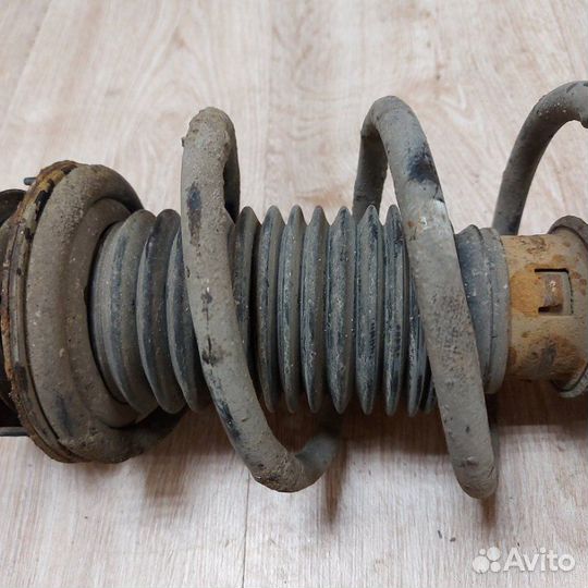 Амортизатор передний правый Kia Rio 3 2011-2017