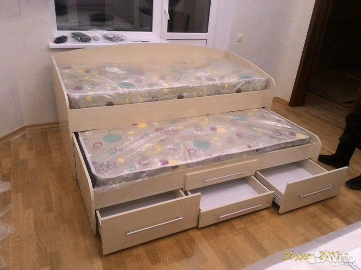 Детская кровать с выкатным спальным местом