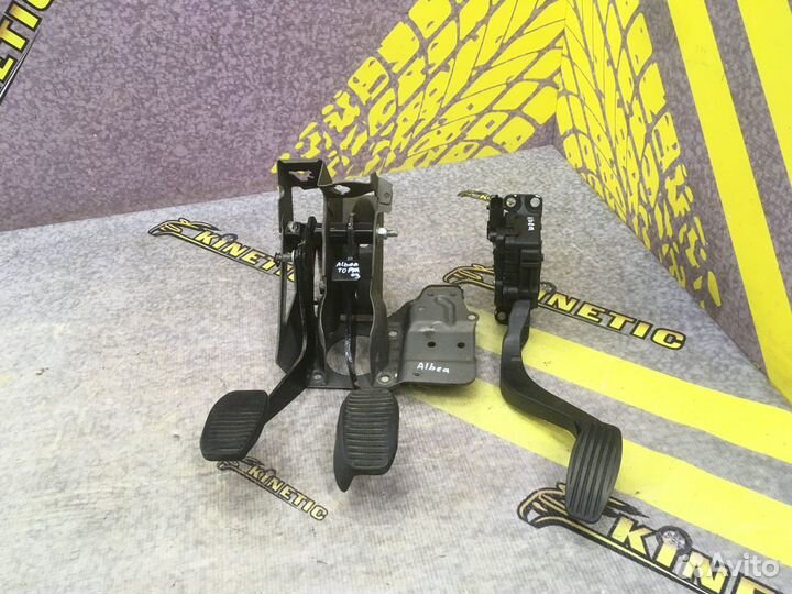 Педаль сцепления тормоза газа Фиат Альбеа