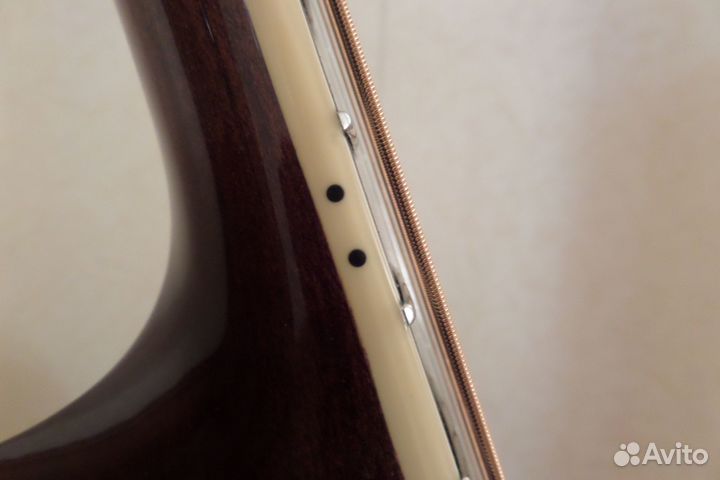 Трансакустическая гитара 