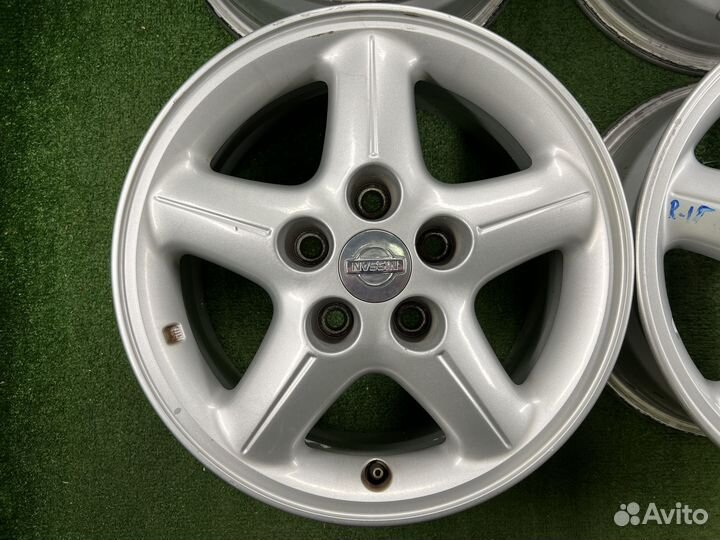 R15 Nissan оригинал 5x114.3 6.5JJ ET+40 цо66,1мм