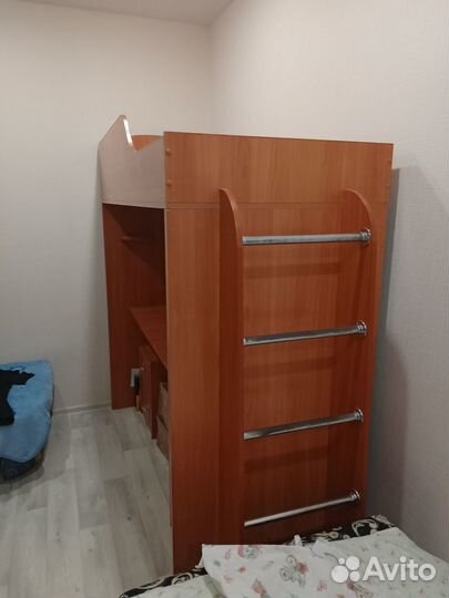 Кровать чердак со столом и шкафом