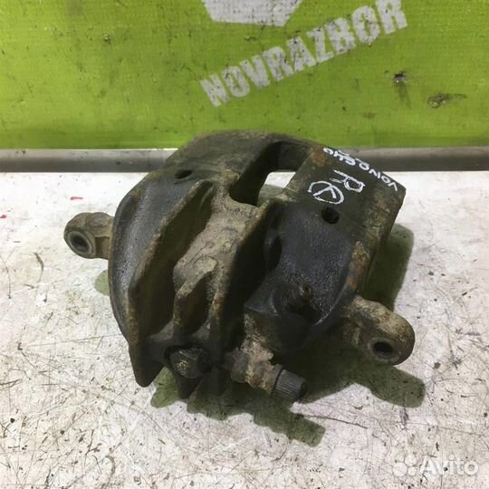 Суппорт передний правый Вольво C40