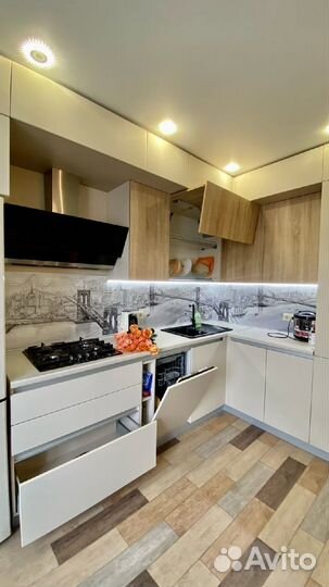 П образная кухня на заказ. Фабрика в Новосибирске