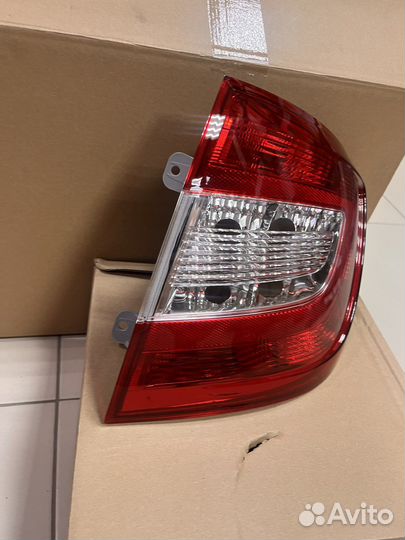 Фонарь задний skoda rapid