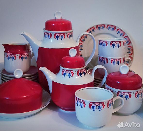 Сервиз Кольдиц, фарфор ГДР красный, виноград 60гг