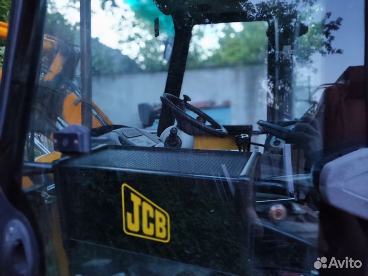 Столик на JCB3