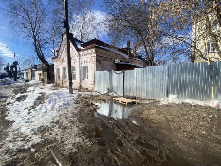 Комната 28 м² в 4-к., 1/1 эт.