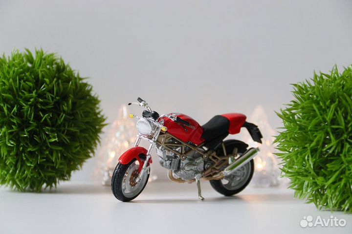 Модель мотоцикла 1995 Ducati Monster M900