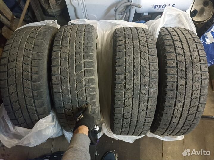 Toyo Observe GSi-5 235/65 R17