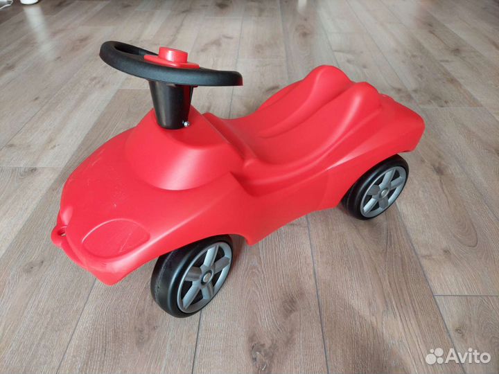 Машинка-каталка со звуковым сигналом