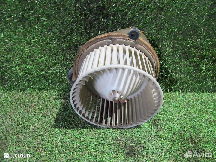 Мотор печки на nissan safari WRY60 TD42