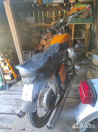 Мотоцикл иж планета-4 (разбор), и ещё запчасти