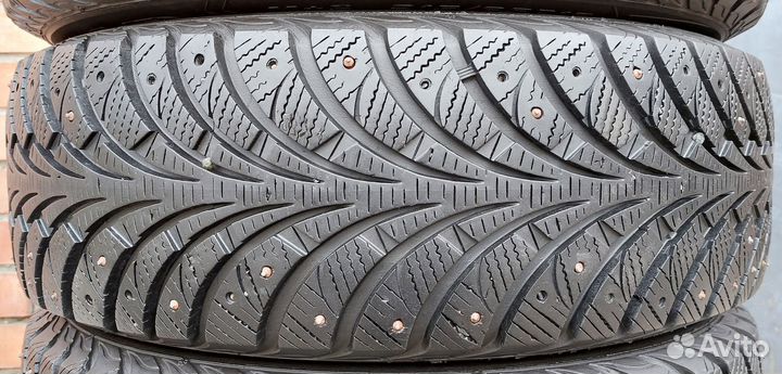 Goodyear UltraGrip Extreme 215/65 R16