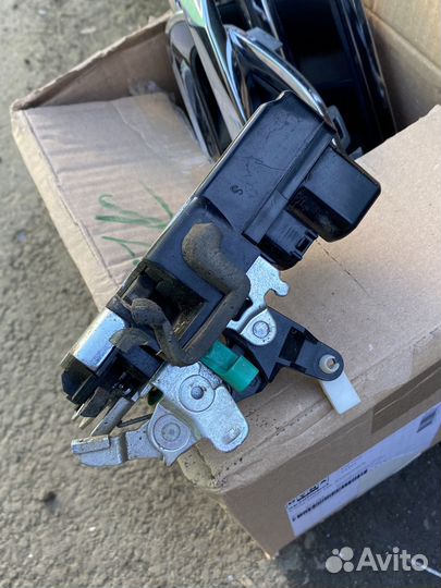 Замок двери передней левой dodge Ram