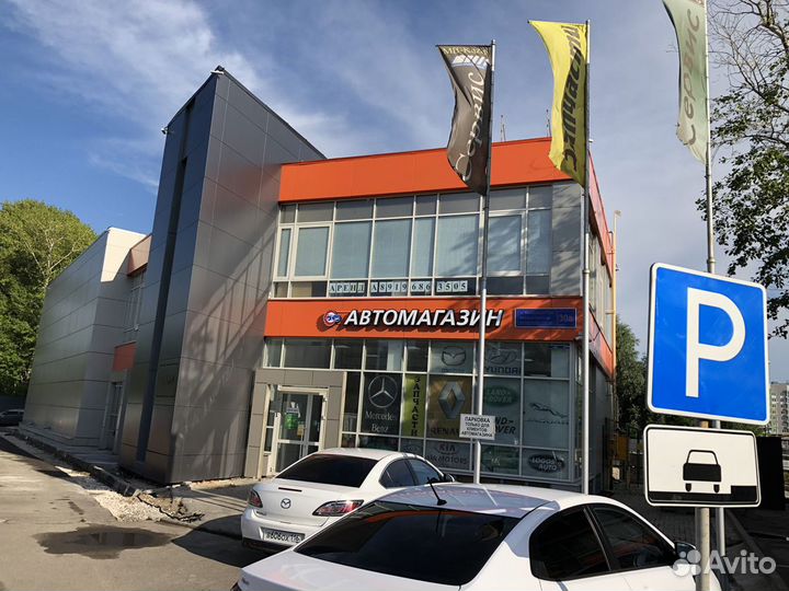Продавец автозапчастей